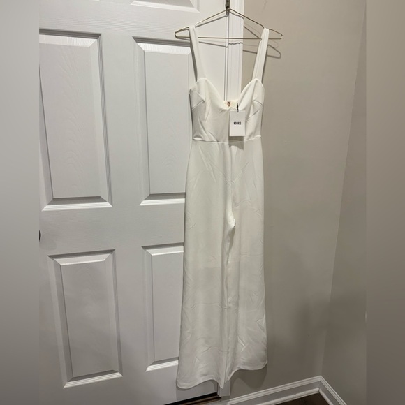 NOOKIE ROMANCE JUMPSUIT - WHITE in SZ S
$309.95 $190 - Picture 10 of 14
